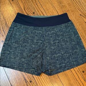 Shambhala sz M green blue print shorts - front pockets with back zip pkt - slit